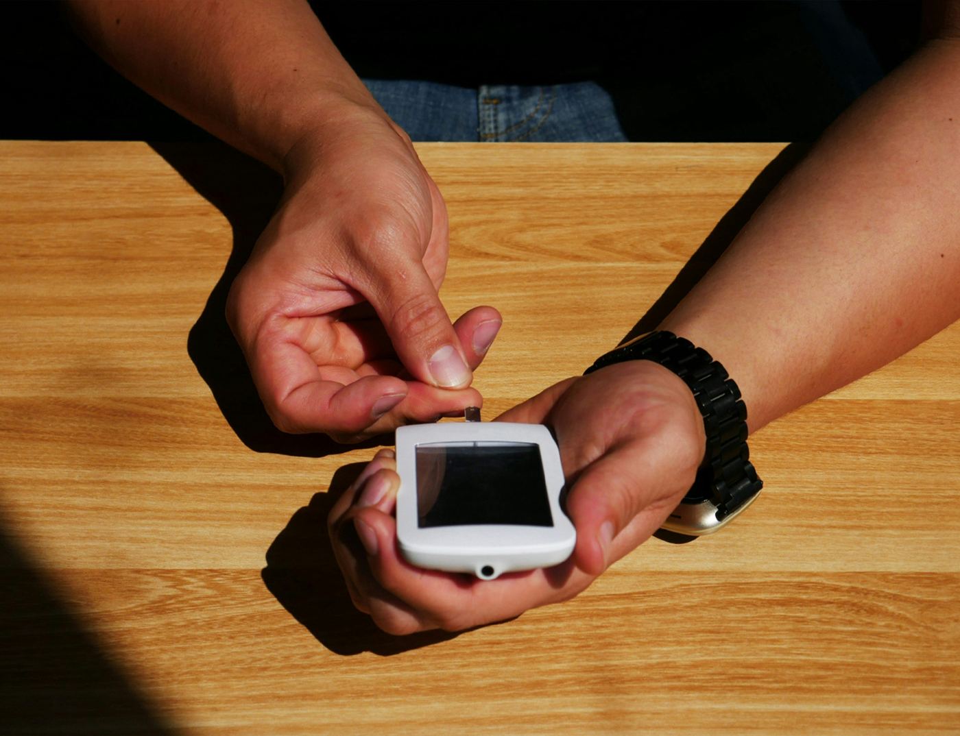 donors using mobile devices - boosting nonprofit donations