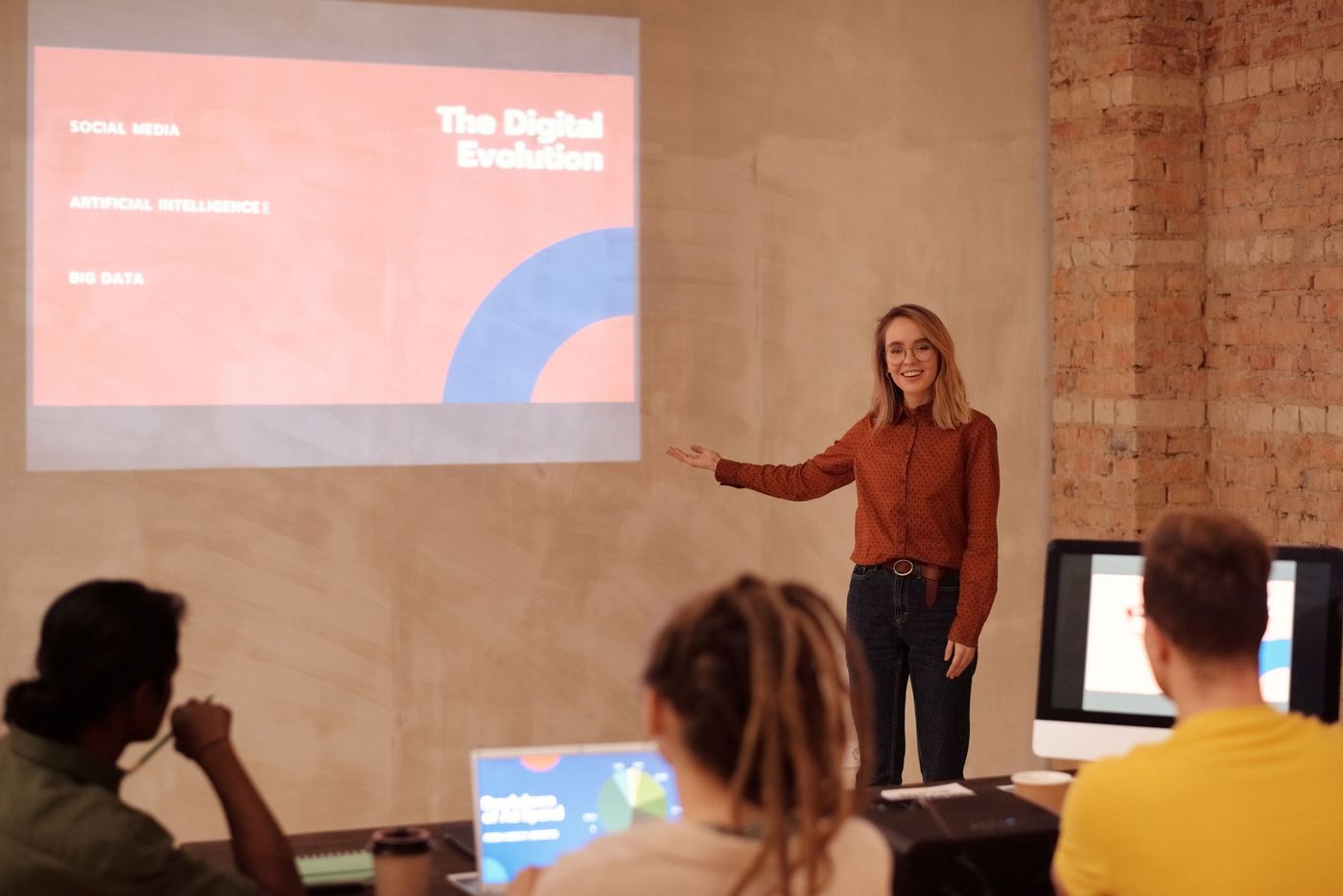 professional presenting digital strategy - what is digital change consultancy professional presenting digital strategy - what is digital change consultancy